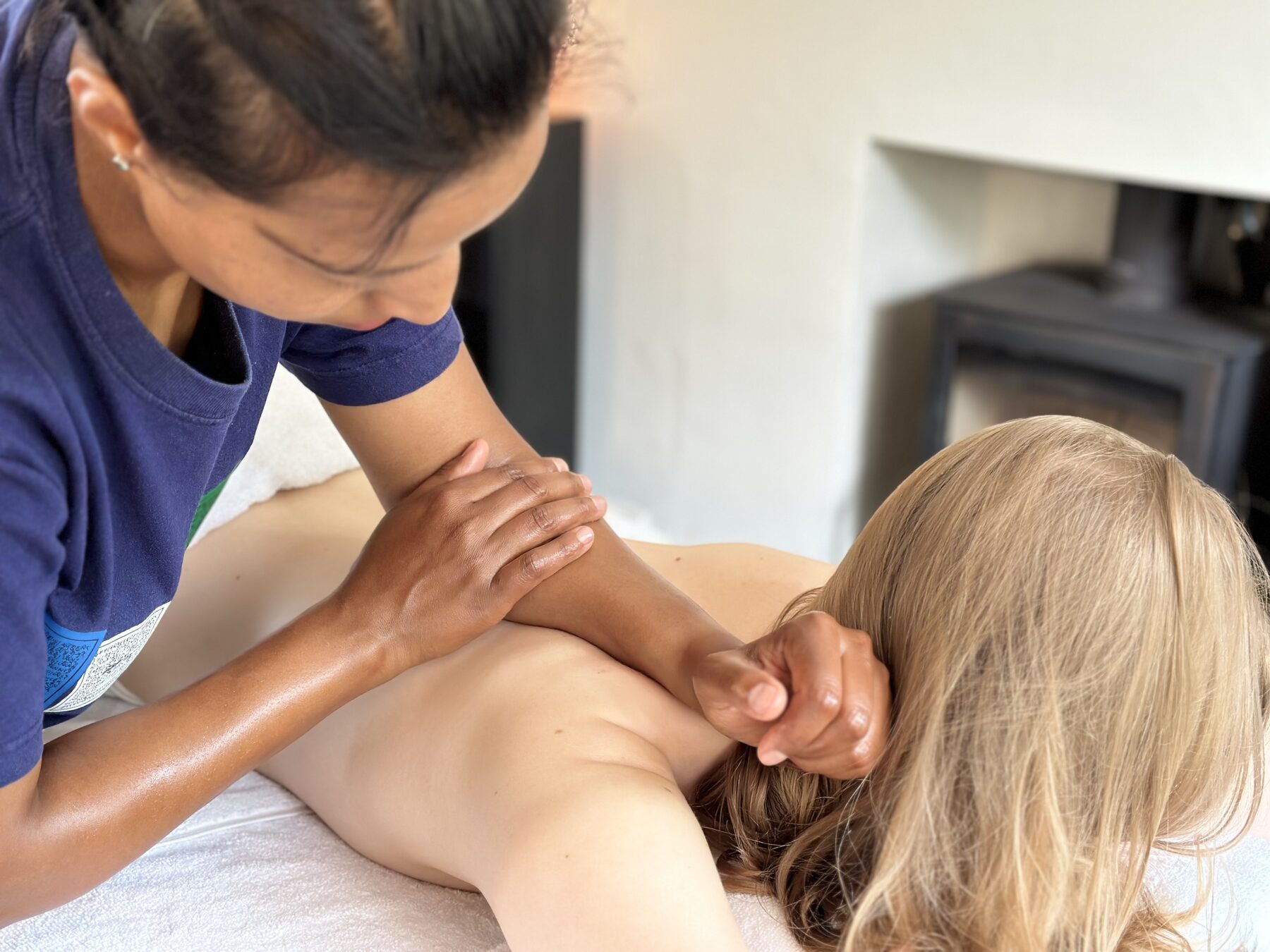 Sarjana holding a Deep Tissue Massage session at Well Bath.